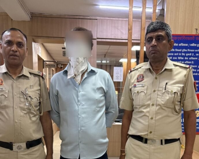 आरके-पुरम-में-तेज-रफ्तार-कार-ने-ली-व्यक्ति-की-जान,-cctv-कैमरे-की-मदद-से-पुलिस-ने-आरोपी-को-दबोचा