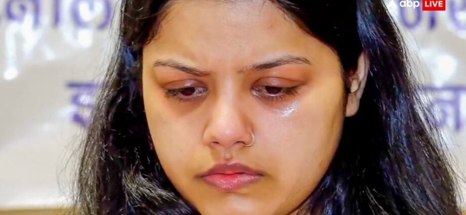 हिमांशी-का-मुसलमानों-कश्मीरियों-पर-दिया-बयान-वायरल,-पहले-नौसेना-प्रमुख-की-बेटी-ने-लिखी-चिट्ठी