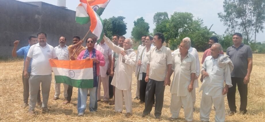 जम्मू-में-पूर्व-सैनिकों-ने-की-सेना-में-सेवाएं-देने-की-पेशकश,-बोले-पाकिस्तान-से-जल्द-लिया-जाए-बदला