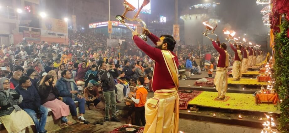 पर्यटन-के-नए-कीर्तिमान-रच-रहा-वाराणसी,-साल-2025-की-शुरुआत-में-इतने-श्रद्धालु-पहुंचे-काशी